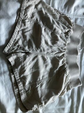 High-Waist Beige Athletic Shorts with Wide Stretch Waistband
